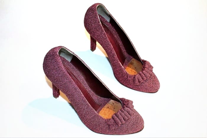 Décolleté a punta chiusa in pelle di vitello glitterato, Donna