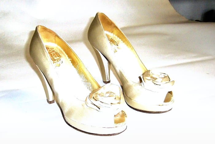 Décolleté a punta aperta in raso di seta, Donna