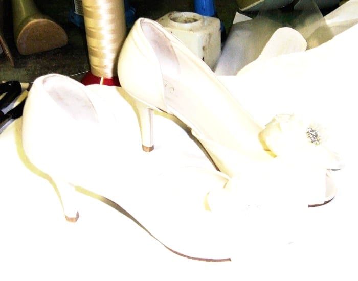 Décolleté a punta aperta in satin, Donna